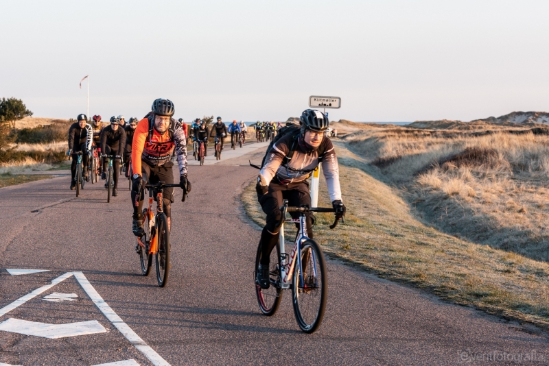 Gravel-cykelløbet Dirty Jutland 2019 blev afholdt den 12.-13. april. Mere end 500 cykelentusiaster kæmpede sig vej på forskellige distancer langs den jyske vestkyst med Skagen som endelig destination. Cykelløbet inkluderer både landevejskørsel, skov, strand, mv., og er således ligeså meget en naturoplevelse som det er et cykelløb.