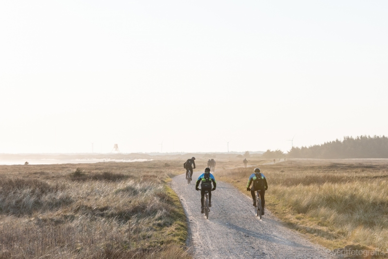 Gravel-cykelløbet Dirty Jutland 2019 blev afholdt den 12.-13. april. Mere end 500 cykelentusiaster kæmpede sig vej på forskellige distancer langs den jyske vestkyst med Skagen som endelig destination. Cykelløbet inkluderer både landevejskørsel, skov, strand, mv., og er således ligeså meget en naturoplevelse som det er et cykelløb.
