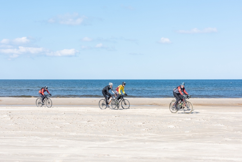 Gravel-cykelløbet Dirty Jutland 2019 blev afholdt den 12.-13. april. Mere end 500 cykelentusiaster kæmpede sig vej på forskellige distancer langs den jyske vestkyst med Skagen som endelig destination. Cykelløbet inkluderer både landevejskørsel, skov, strand, mv., og er således ligeså meget en naturoplevelse som det er et cykelløb.
