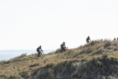 Gravel-cykelløbet Dirty Jutland 2019 blev afholdt den 12.-13. april. Mere end 500 cykelentusiaster kæmpede sig vej på forskellige distancer langs den jyske vestkyst med Skagen som endelig destination. Cykelløbet inkluderer både landevejskørsel, skov, strand, mv., og er således ligeså meget en naturoplevelse som det er et cykelløb.