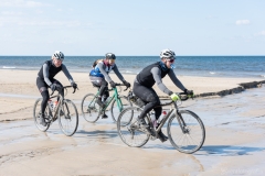 Gravel-cykelløbet Dirty Jutland 2019 blev afholdt den 12.-13. april. Mere end 500 cykelentusiaster kæmpede sig vej på forskellige distancer langs den jyske vestkyst med Skagen som endelig destination. Cykelløbet inkluderer både landevejskørsel, skov, strand, mv., og er således ligeså meget en naturoplevelse som det er et cykelløb.