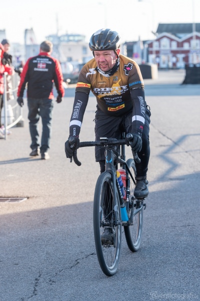 Gravel-cykelløbet Dirty Jutland 2019 blev afholdt den 12.-13. april. Mere end 500 cykelentusiaster kæmpede sig vej på forskellige distancer langs den jyske vestkyst med Skagen som endelig destination. Cykelløbet inkluderer både landevejskørsel, skov, strand, mv., og er således ligeså meget en naturoplevelse som det er et cykelløb.