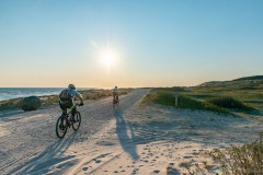 Gravel-cykelløbet Dirty Jutland 2019 blev afholdt den 12.-13. april. Mere end 500 cykelentusiaster kæmpede sig vej på forskellige distancer langs den jyske vestkyst med Skagen som endelig destination. Cykelløbet inkluderer både landevejskørsel, skov, strand, mv., og er således ligeså meget en naturoplevelse som det er et cykelløb.