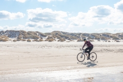 Gravel-cykelløbet Dirty Jutland 2019 blev afholdt den 12.-13. april. Mere end 500 cykelentusiaster kæmpede sig vej på forskellige distancer langs den jyske vestkyst med Skagen som endelig destination. Cykelløbet inkluderer både landevejskørsel, skov, strand, mv., og er således ligeså meget en naturoplevelse som det er et cykelløb.