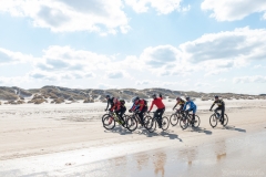 Gravel-cykelløbet Dirty Jutland 2019 blev afholdt den 12.-13. april. Mere end 500 cykelentusiaster kæmpede sig vej på forskellige distancer langs den jyske vestkyst med Skagen som endelig destination. Cykelløbet inkluderer både landevejskørsel, skov, strand, mv., og er således ligeså meget en naturoplevelse som det er et cykelløb.