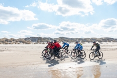 Gravel-cykelløbet Dirty Jutland 2019 blev afholdt den 12.-13. april. Mere end 500 cykelentusiaster kæmpede sig vej på forskellige distancer langs den jyske vestkyst med Skagen som endelig destination. Cykelløbet inkluderer både landevejskørsel, skov, strand, mv., og er således ligeså meget en naturoplevelse som det er et cykelløb.