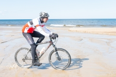 Gravel-cykelløbet Dirty Jutland 2019 blev afholdt den 12.-13. april. Mere end 500 cykelentusiaster kæmpede sig vej på forskellige distancer langs den jyske vestkyst med Skagen som endelig destination. Cykelløbet inkluderer både landevejskørsel, skov, strand, mv., og er således ligeså meget en naturoplevelse som det er et cykelløb.