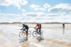 Gravel-cykelløbet Dirty Jutland 2019 blev afholdt den 12.-13. april. Mere end 500 cykelentusiaster kæmpede sig vej på forskellige distancer langs den jyske vestkyst med Skagen som endelig destination. Cykelløbet inkluderer både landevejskørsel, skov, strand, mv., og er således ligeså meget en naturoplevelse som det er et cykelløb.