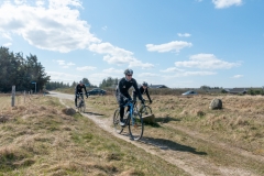 Gravel-cykelløbet Dirty Jutland 2019 blev afholdt den 12.-13. april. Mere end 500 cykelentusiaster kæmpede sig vej på forskellige distancer langs den jyske vestkyst med Skagen som endelig destination. Cykelløbet inkluderer både landevejskørsel, skov, strand, mv., og er således ligeså meget en naturoplevelse som det er et cykelløb.