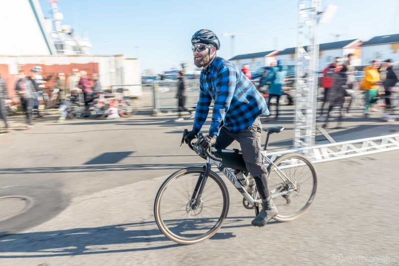 Gravel-cykelløbet Dirty Jutland 2019 blev afholdt den 12.-13. april. Mere end 500 cykelentusiaster kæmpede sig vej på forskellige distancer langs den jyske vestkyst med Skagen som endelig destination. Cykelløbet inkluderer både landevejskørsel, skov, strand, mv., og er således ligeså meget en naturoplevelse som det er et cykelløb.